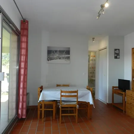 Апартаменты 2 Pieces Avec Terrasse Et Parking Au Lavandou - Fr-1-251-894 *