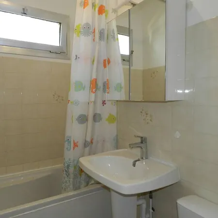Апартаменты 2 Pieces Avec Terrasse Et Parking Au Lavandou - Fr-1-251-894 *