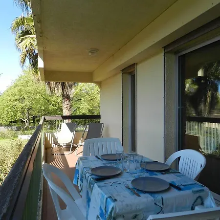 2 Pieces Avec Terrasse Et Parking Au Lavandou - Fr-1-251-894 Апартаменты *